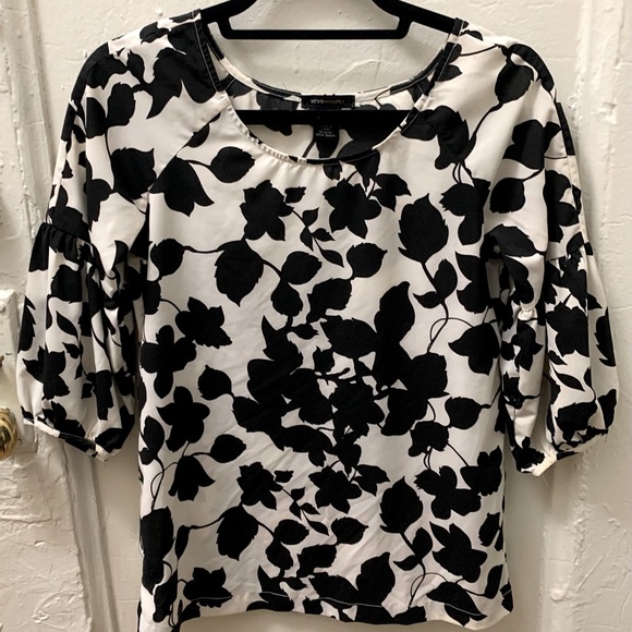 BCBG black and white floral blouse with puffy sleeves. - Picture 1 of 4